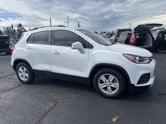 Used 2020 Chevrolet Trax LT w/ LT Convenience Package FWD video 1