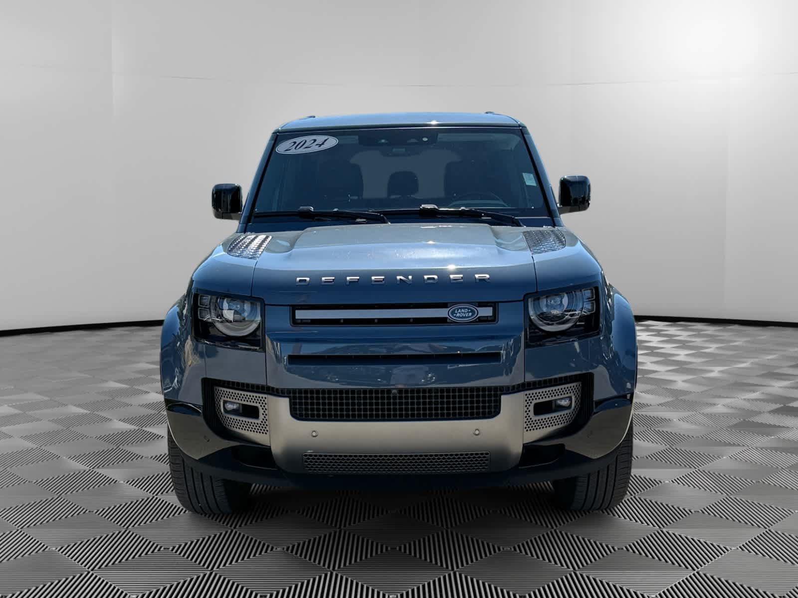 Used 2024 Land Rover Defender 110 X-Dynamic SE AWD/4WD image 8
