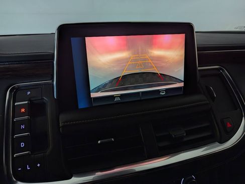 Used 2023 Chevrolet Suburban Premier image 9