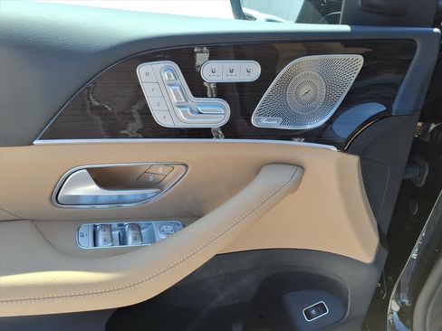 New 2026 Mercedes-Benz GLS 580 4MATIC image 13