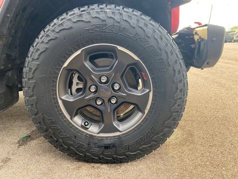Used 2021 Jeep Gladiator Rubicon AWD/4WD image 5