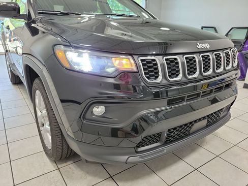 Used 2024 Jeep Compass Latitude AWD/4WD image 24