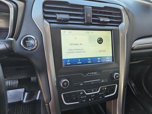 Used 2020 Ford Fusion SE image 18