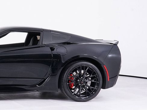 Used 2018 Chevrolet Corvette Z06 w/ Battery Protection Package image 13