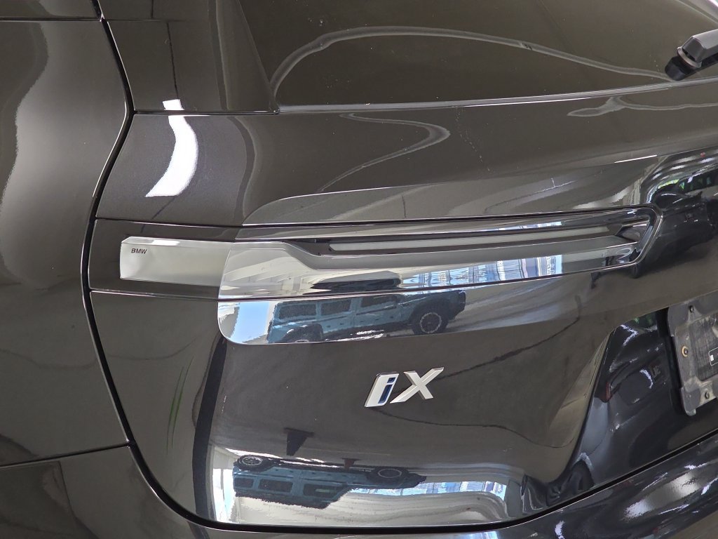 Certified 2024 BMW iX xDrive50 w/ Premium Package AWD/4WD image 33