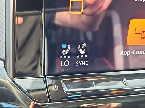 Certified 2026 Volkswagen Atlas Peak Edition AWD/4WD image 20