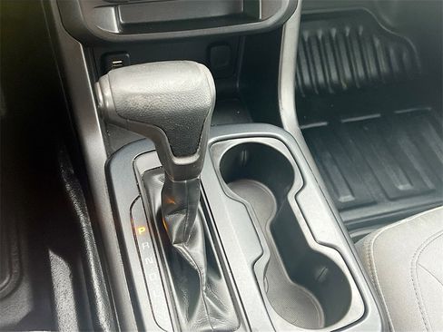 Used 2018 Chevrolet Colorado W/T image 16