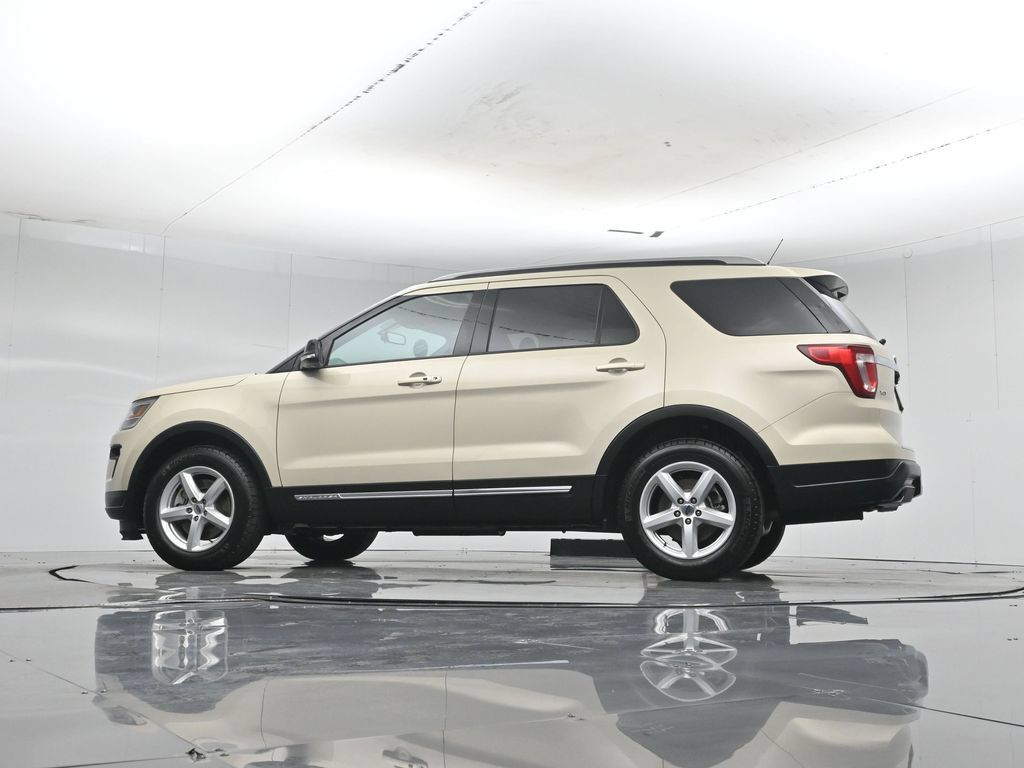 Certified 2018 Ford Explorer XLT w/ Equipment Group 201A FWD image 8