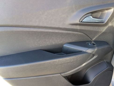 Used 2025 Chevrolet Trax LT w/ LT Convenience Package FWD image 20