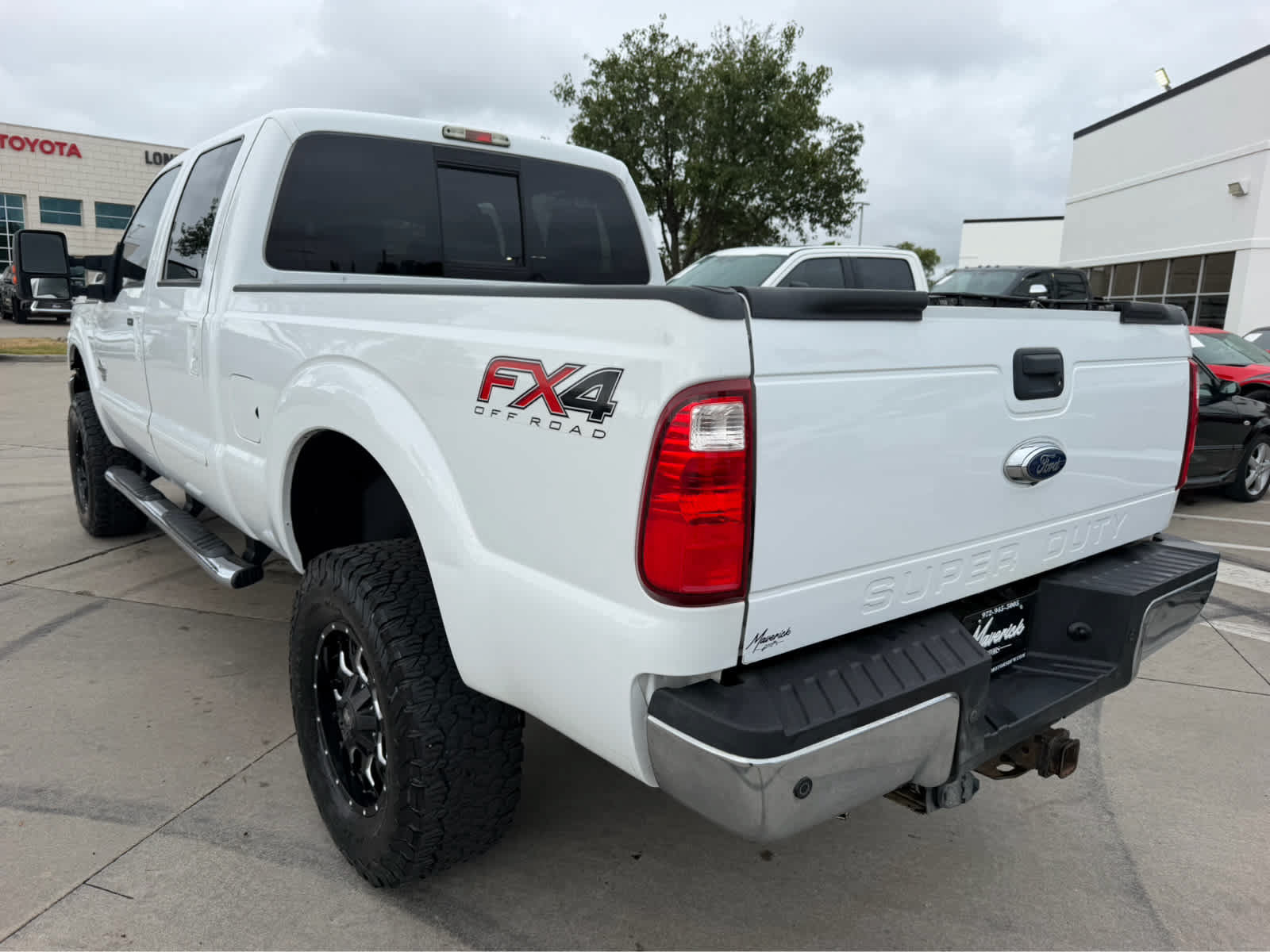 Used 2016 Ford F250 Lariat w/ Lariat Ultimate Package AWD/4WD image 2