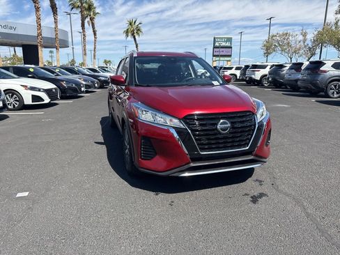 Used 2021 Nissan Kicks SV FWD image 3