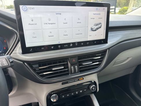 Used 2024 Ford Escape Platinum w/ Premium Technology Package image 28