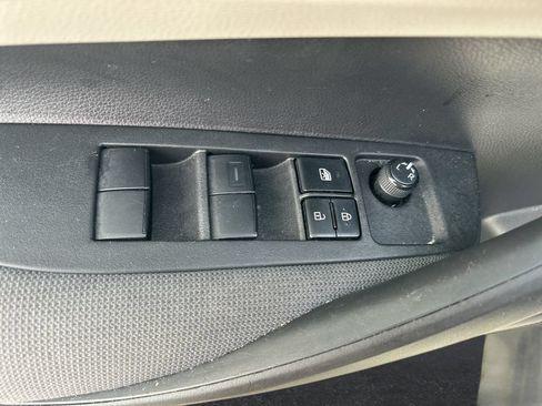 Used 2024 Toyota Corolla LE FWD image 12