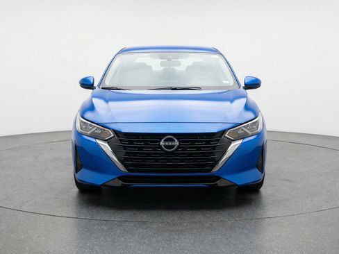 Used 2025 Nissan Sentra SV image 2