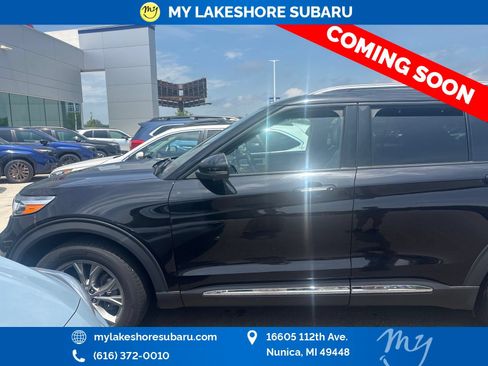 Used 2022 Ford Explorer Limited w/ Equipment Group 301A AWD/4WD image 3