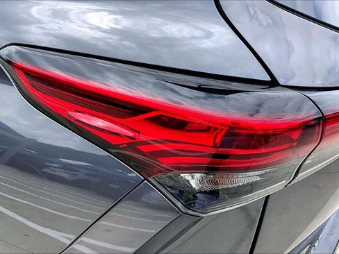 Used 2021 Toyota Highlander XLE FWD image 29