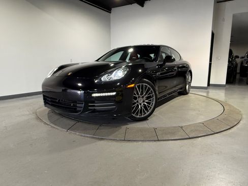 Used 2016 Porsche Panamera 4 image 5