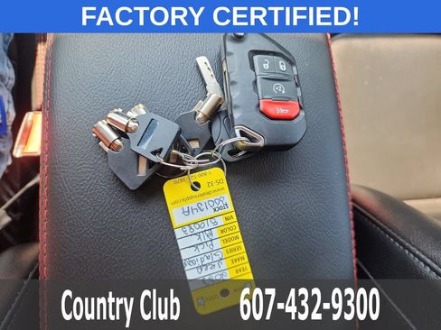 Used 2023 Jeep Gladiator Rubicon w/ LED Lighting Group AWD/4WD image 33