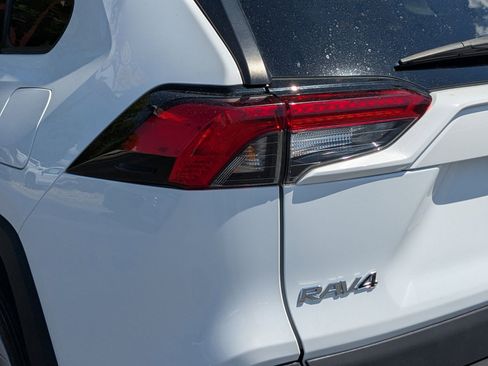 Used 2022 Toyota RAV4 LE image 11