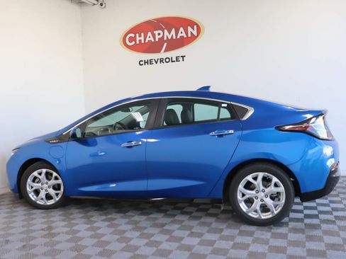 Used 2017 Chevrolet Volt Premier w/ Driver Confidence II Package FWD image 3