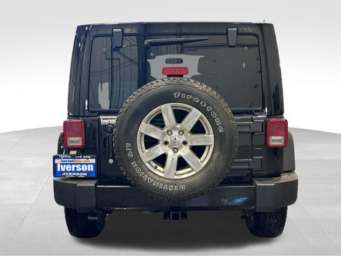 Used 2016 Jeep Wrangler Unlimited Sahara w/ Connectivity Group AWD/4WD image 6