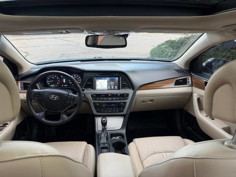 Used 2015 Hyundai Sonata Limited w/ Option Group 06 FWD image 16