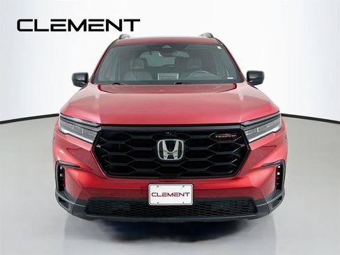 Used 2025 Honda Pilot TrailSport image 3