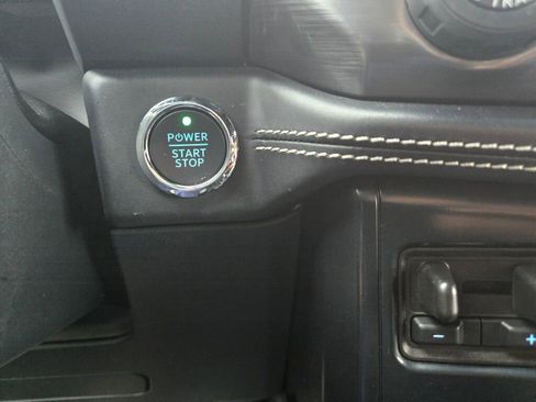 Used 2025 Ford F150 Lightning Platinum image 19