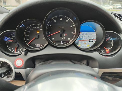 Used 2016 Porsche Cayenne image 31