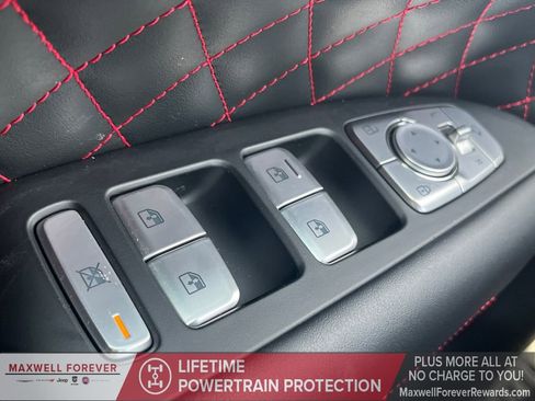 Used 2022 Genesis G70 3.3T image 7