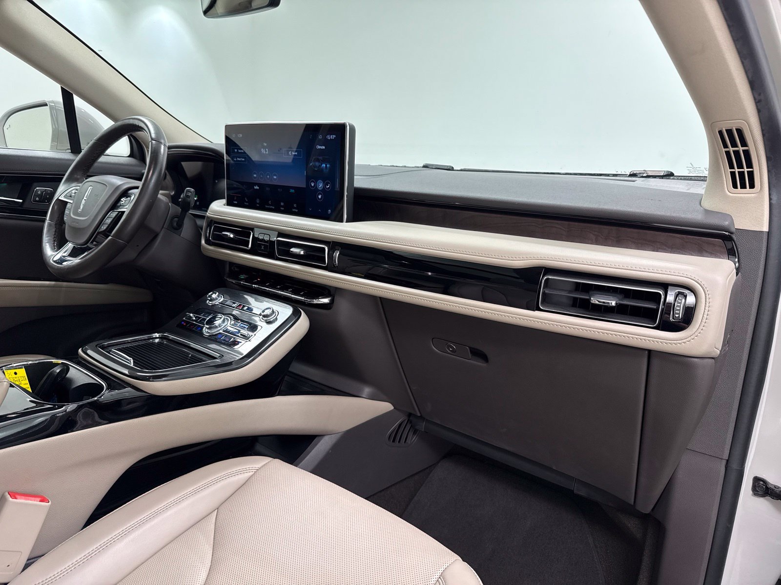 Used 2023 Lincoln Nautilus Reserve FWD image 32