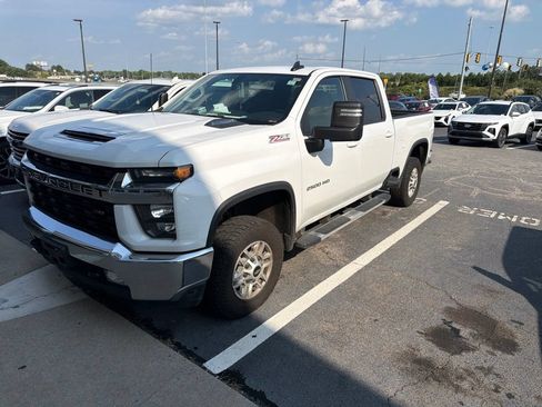Used 2022 Chevrolet Silverado 2500 LT w/ Convenience Package AWD/4WD image 2