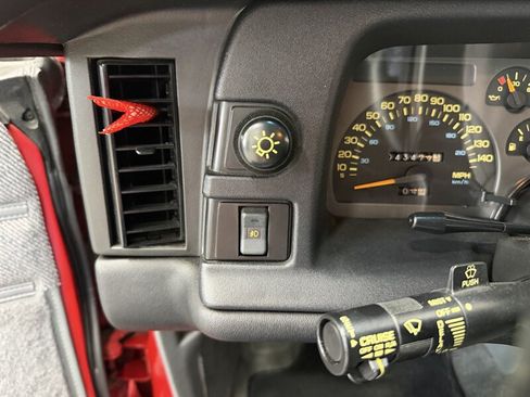 Used 1992 Chevrolet Camaro Z28 RWD image 12