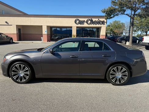Used 2014 Chrysler 300 S image 2