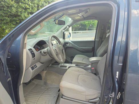 Used 2013 Nissan Frontier SV w/ SV Value Truck Pkg AWD/4WD image 11