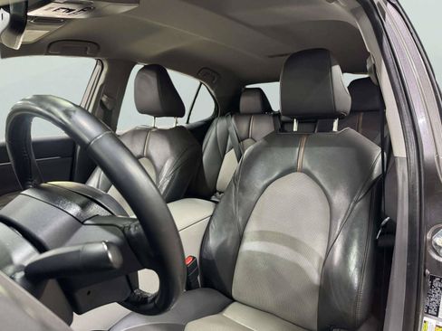 Used 2020 Toyota Camry XLE FWD image 32
