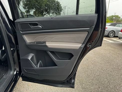 Used 2022 Volkswagen Atlas SEL AWD/4WD image 18