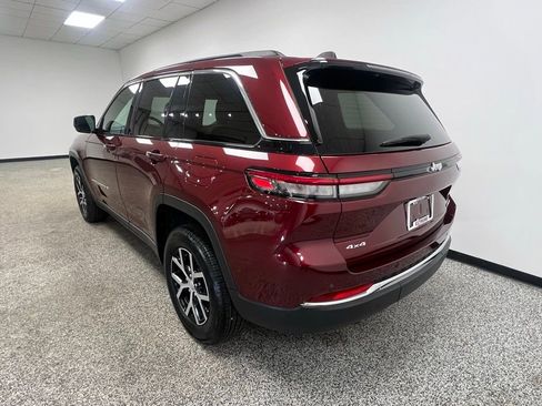 Used 2024 Jeep Grand Cherokee Limited image 18