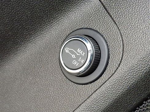 Used 2022 GMC Acadia SLE w/ Driver Convenience Package image 26