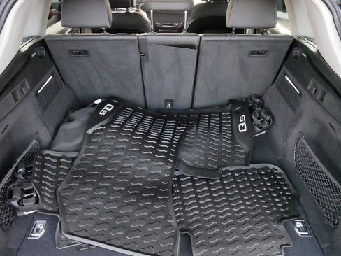 Used 2023 Audi Q5 e Premium w/ Convenience Package image 18