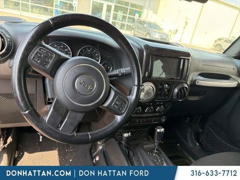 Used 2016 Jeep Wrangler Unlimited Sahara w/ Connectivity Group AWD/4WD image 9
