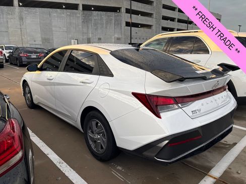 Certified 2024 Hyundai Elantra SE FWD image 6