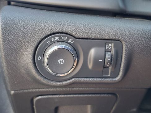 Used 2019 Buick Cascada Premium FWD image 23