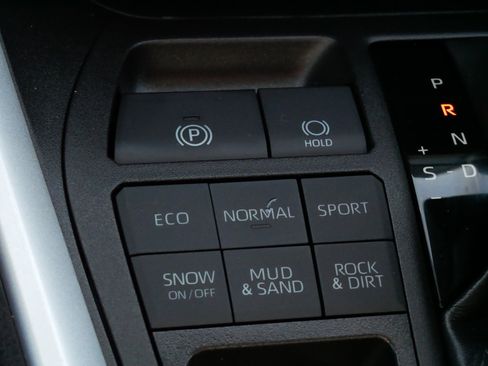 Used 2023 Toyota RAV4 LE image 28