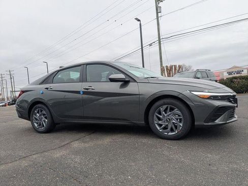 New 2026 Hyundai Elantra Hybrid FWD image 1