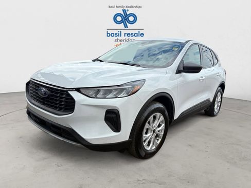 Used 2025 Ford Escape Active AWD/4WD image 2