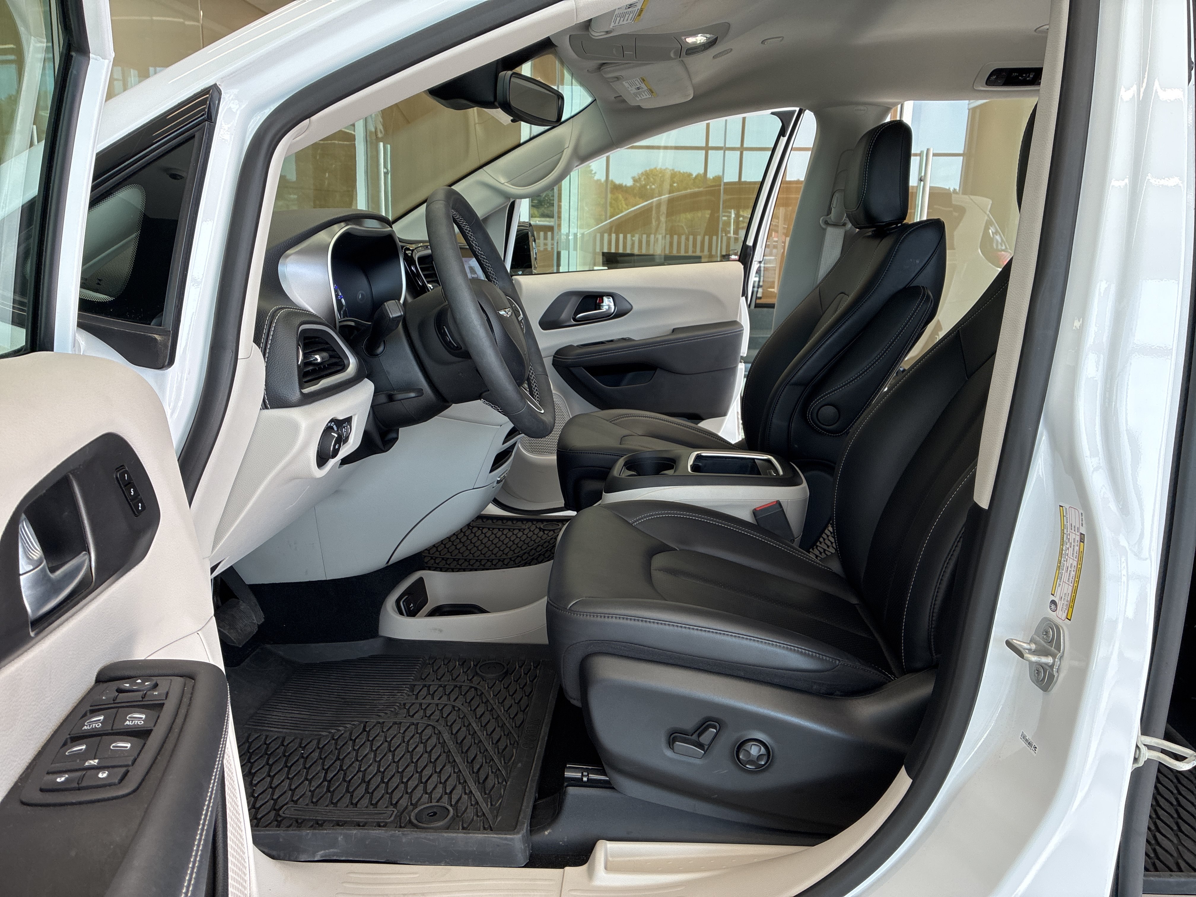 Certified 2024 Chrysler Pacifica Touring-L w/ Road Tripper Package AWD/4WD image 17