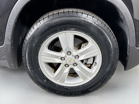 Used 2021 Chevrolet Trax LT w/ Premium Seat Package AWD/4WD image 32
