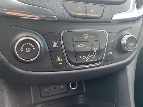 Used 2023 Chevrolet Equinox LT image 16