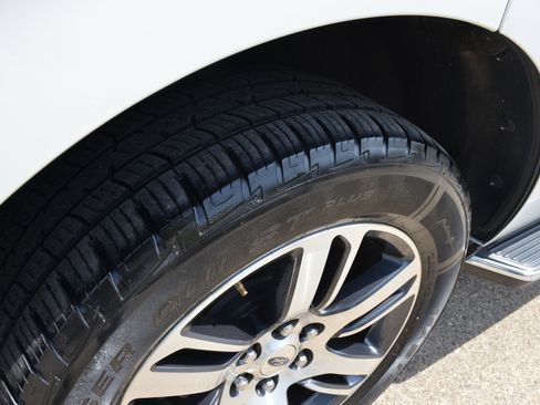 Used 2022 Ford Expedition XLT AWD/4WD image 18